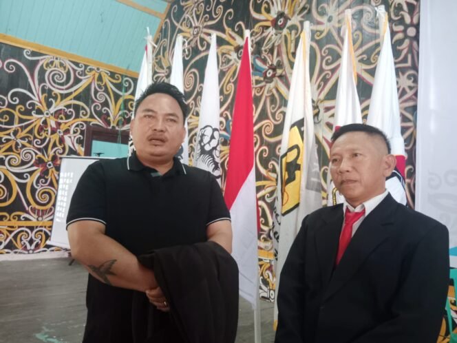 
					Ketua Umum Forki Bulungan Tasa Gung dan Ketua Harian Forki Bulungan Matius Anyan 