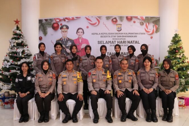 
					Kapolda Kaltara Irjen Pol. Daniel Adityajaya, S.H, S.I.K, M.Si, menggelar Perayaan Natal bersama seluruh jajaran umat Kristiani di lingkungan Polda Kaltara, Rabu (27/12/23).
