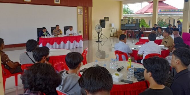 
					Upaya Restorative Justice di Mako Polres Tarakan Dipimpin Langsung Kapolres AKBP Ronaldo Maradona. Foto: fokusborneo.com