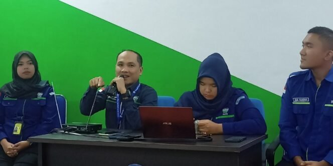 
					Kepala Stasiun BMKG Tarakan Muhammad Sulam Khilmi dan Jajaran Forecaster BMKG Release Kaleidoskop Cuaca dan Iklim Sepanjang Tahun 2023. Foto: fokusborneo.com