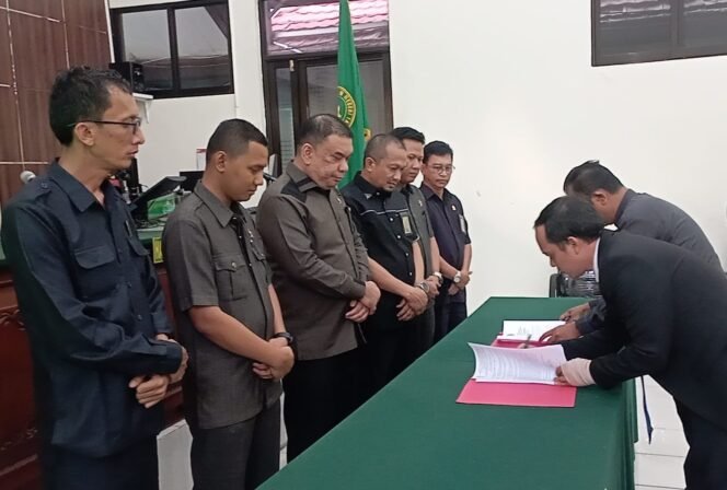 
					Pengadilan Negeri Tarakan dan LBH Kaltara Teken MoU Layanan Posbakum, Rabu (10/01/24)
