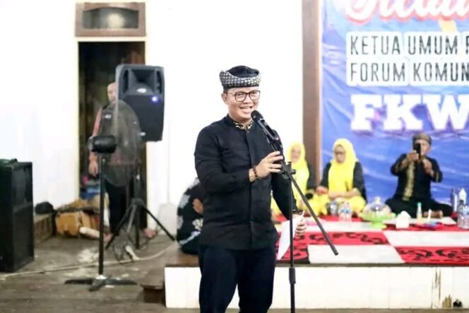 
					Ketua Umum PB FKWT Ibrahim Ali 