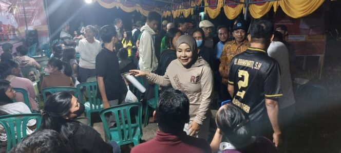 
					RAMAI : Kunjungan Hj Rachmawati Zainal di Jalan Paengeran Aji Iskadar, Kelurahan Juata Laut ramai didatangi warga sekitar. Kesempatan ini dimanfaatkan warga untuk lebih dekat dengan Hj Rachmawati.Foto: Nicky Saputra 