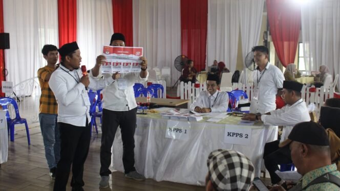 
					Gelar Simulasi Pemungutan dan Perhitungan Surat Suara, KPU Tarakan Coba Gunakan Sirekap, Minggu (28/1/24) 