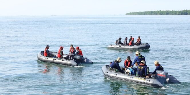
					Satuan Ranjau TNI AL Melakukan Netralisir Ranjau di Wilayah Selat Betagau Tarakan. Foto: ist