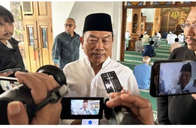 
					Kepala Staf Kepresidenan Moeldoko saat memberikan keterangan kepada media di Masjid Jami' Nurul Huda, Singosari, Kabupaten Malang, Jawa Timur, Jumat (26/1/2024).(Foto:Ist)