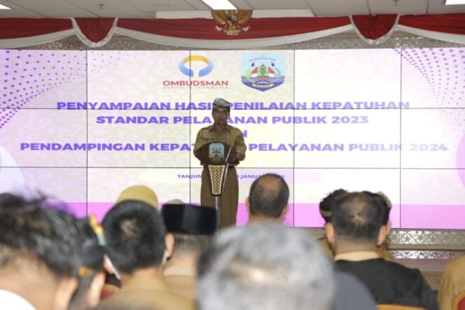 
					Sekretaris Daerah (Sekda) Provinsi Kalimantan Utara, Dr. H. Suriansyah., M. AP., membuka kegiatan Penyampaian Hasil Penilaian Kepatuhan Standar Pelayanan Publik tahun 2023 dan Pendampingan Kepatuhan Pelayanan Publik Tahun 2024 oleh Ombudsman RI, di Lantai 1 Ruang Serbaguna Gedung Gadis Provinsi Kaltara, Selasa (30/1/24).
