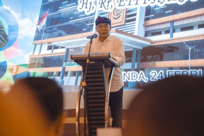 
					Gubernur Kalimantan Utara (Kaltara), Dr. (H.C.) Zainal A. Paliwang, S.H., M.Hum