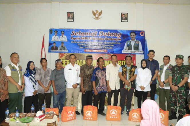 
					Asisten Bidang Pemerintahan dan Kesejahteraan Rakyat Setprov Kaltara, Datu Iqro Ramadhan, S.Sos., M.Si, mendampingi Kunjungan Kerja Badan Nasional Penanggulangan Bencana (BNPB) Penyerahan Bantuan Kepada Warga Masyarakat Desa Atap Kec. Sembakung Kabupaten Nunukan, Rabu (7/2/24).