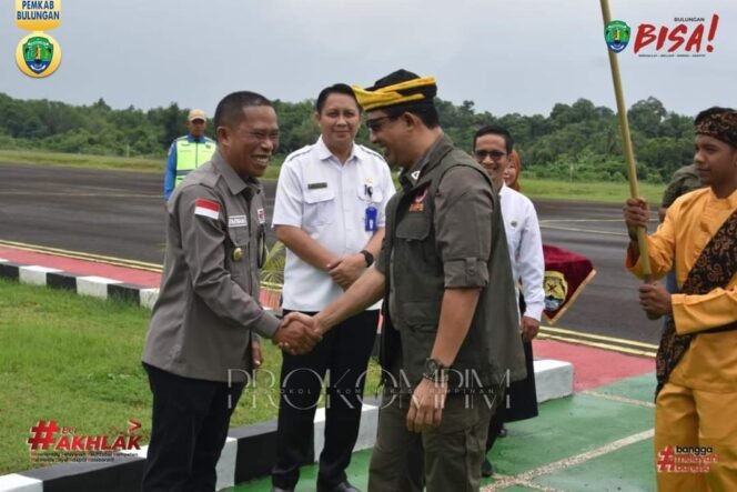 
					Bupati Bulungan, Syarwani sambut kedatangan Kepala BNPB Letjen TNI Suharyanto beserta jajaran  dalam rangka melaksanakan kunker ke Kabupaten Bulungan , Rabu (7/2/24)