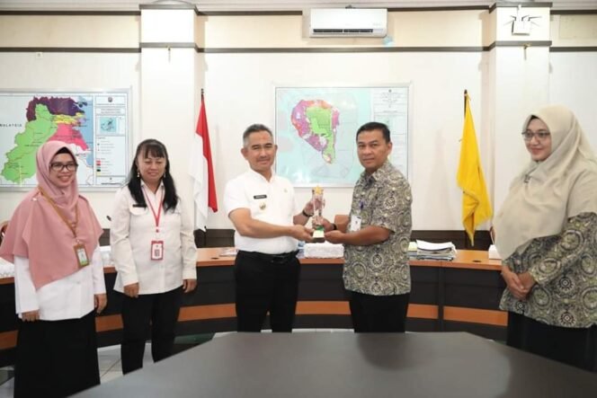 
					RSU Kota Tarakan dan Puskesmas Karang Rejo menorehkan prestasi pada Penghargaan Digitalisasi Transformation Award BPJS Kesehatan 2023, Rabu (21/2/2024).