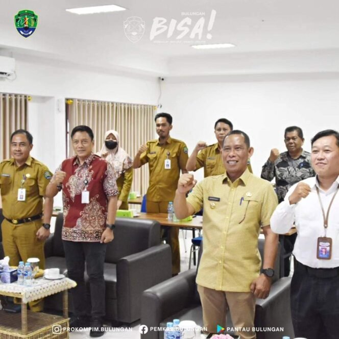
					Bupati Bulungan, Syarwani, S.Pd, M.Si didampingi Sekretaris Daerah, Risdianto, S.Pi, M.Si, Asisten Administrasi Umum, Adi Irwansyah MS, SH, M.Si dan sejumlah perangkat daerah terkait mengikuti entry meeting Pengawasan Triwulan I oleh Badan Pengawasan Keuangan dan Pembangunan (BPKP) Perwakilan Provinsi Kalimantan Utara di Tarakan pada Selasa (27/2). 