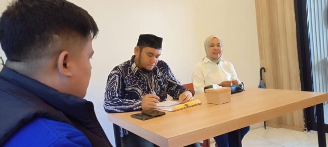 
					Calon senator Mukhlis Ramlan daerah pemilihan Provinsi Kalimantan Utara (Kaltara) bahas program dan visi misinya maju di Pemilu 2024 bersama awak media di Tarakan, Selasa (30/1/2024).
