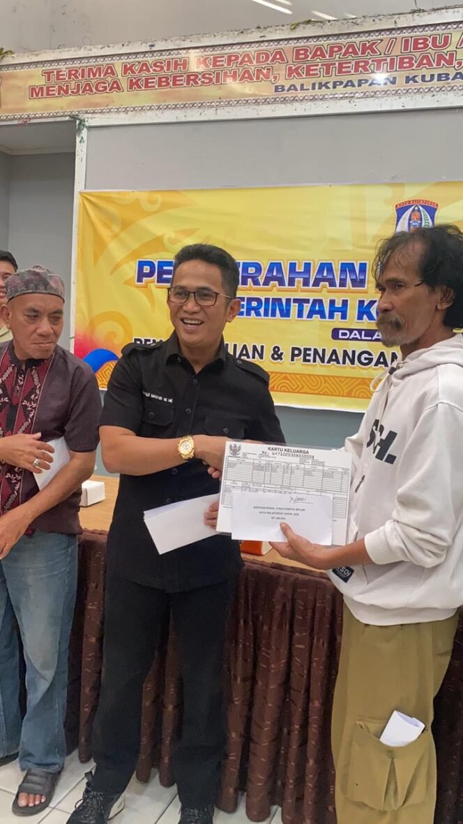 
					Wali Kota Balikpapan Salurkan Bansos Tunai Bagi Warga Terdampak Inflasi, Kamis (8/2/24)