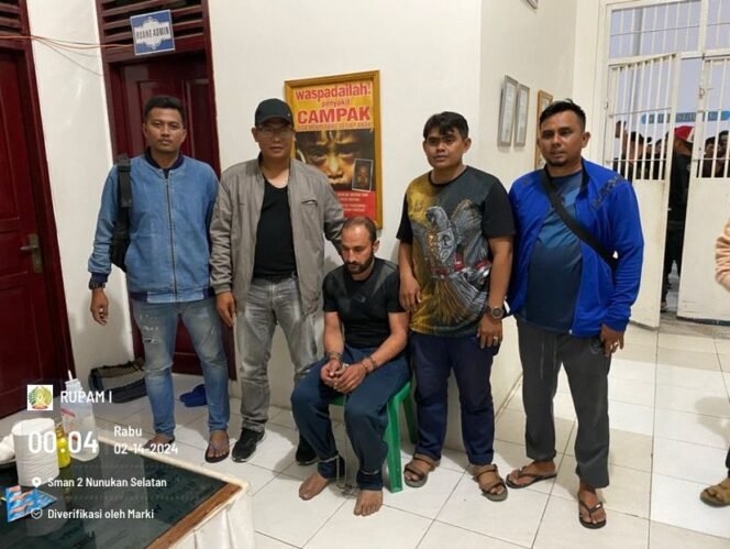 
					Kabur sejak Minggu (11/2/2024), narapidana Lembaga Pemasyarakatan (Lapas) Kelas IIB Nunukan, Hanif Ur Rahman akhirnya diamankan sekira pukul 21.50 Wita, Selasa (13/2/24).