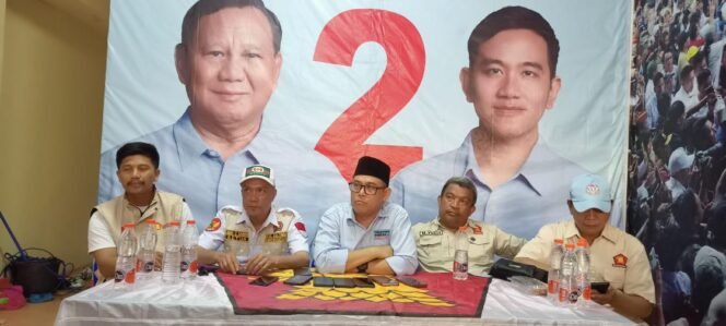 
					Ketua DPD Gerindra Kaltara, Ibnu Saud saat melakukan konferensi pers.
