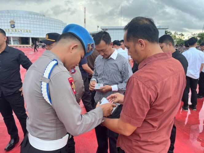 
					Bidpropam Polda Kaltara melaksanakan Ops Gaktiblin ( Operasi Penegakan ketertiban dan kedisiplinan ) dengan sasaran Pemeriksaan sikap tampang dan kelengkapan nyata diri Personel Polda Kaltara. Kamis (29/02/2024)