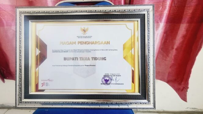 
					Bupati Kabupaten Tana tidung Ibrahim Ali kembali mendapatkan penghargaan pada kegiatan sosialisasi Simponi Desaku sebagai pembina Desa/kelurahan Tingkat Provinsi Kalimantan Utara (Kaltara).

