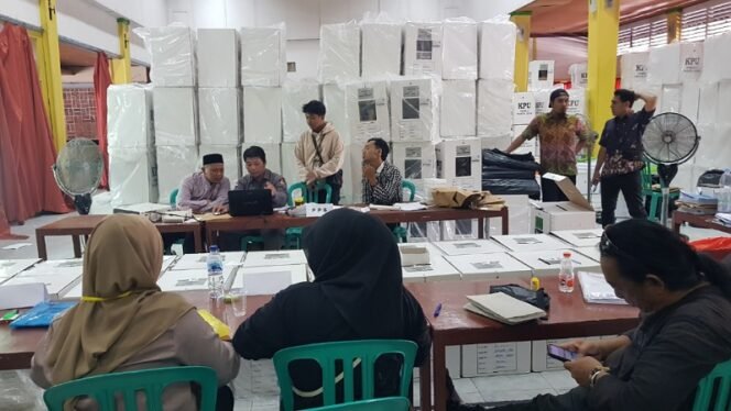 
					Rekapitulasi suara di PPK Tarakan Tengah. Foto : Fokusborneo.com