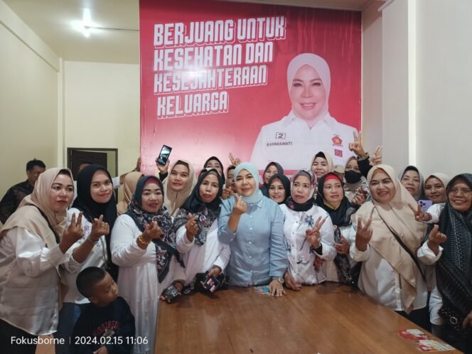 
					Calon Legislatif (Caleg) DPR RI Dapil Kaltara Rachmawati Zainal tetap kompak bersama relawan di posko pemenangan, di Jalan Yos Sudarso Kota Tarakan, Kamis (15/2/24).Foto : Fokusborneo.com