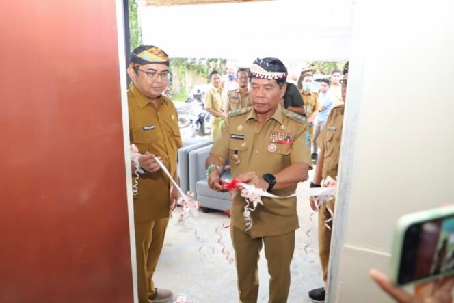 
					Gubernur Kaltara Dr. (H.C.). H. Zainal A. Paliwang, S.H., M.Hum meresmikan penggunaan Rumah Singgah Rumah Sakit Umum Daerah (RSUD) dr. H. Jusuf SK, yang berlokasi di Jalan Pulau Bangka, Senin (12/2/24).