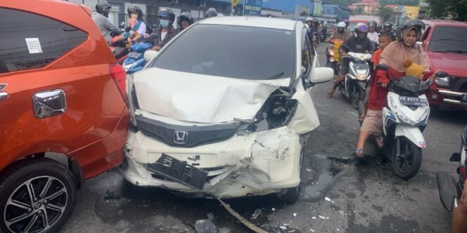 
					Tabrakan Maut di Tarakan Libatkan 8 Kendaraan, 1 Orang Meninggal Dunia,