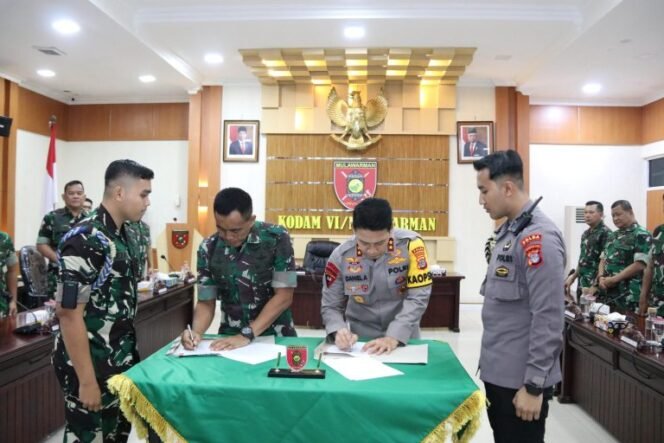 
					Kepala Kepolisian Daerah Kalimantan Utara Irjen Pol. Daniel Adityajaya, S.H, S.I.K, M.Si Melaksanakan Penandatanganan Perjanjian Kerja Sama antara Polda Kaltara dengan Kodam VI/Mulawarman bertempat di Ruang Yudha Makodam VI/Mulawarman Kota Balikpapan, Kalimantan Timur, Senin (05/02/24).
