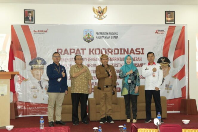 
					Kepala Dinas Komunikasi, Informatika, Statistik, dan Persandian (DKISP) Pemerintah Provinsi (Pemprov) Kalimantan Utara (Kaltara), Ilham Zain, S.Sos., M.PA. membuka kegiatan Rapat Koordinasi (Rakor) Sinergitas Penyelenggaraan Pemerintahan Daerah Urusan Komunikasi, Informatika, Statistik dan Persandian Guna Mewujudkan Penyelenggaraan Sistem Pemerintahan Berbasis Elektronik (SPBE) Terpadu se â€“ Kalimantan Utara, di Hotel Royal Tarakan, Senin (4/3/24)