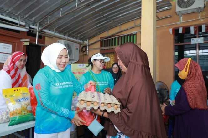 
					Dalam rangka menyambut bulan Suci Ramadhan 1445 H, Tim Penggerak Pemberdayaan Kesejahteraan Keluarga (TP PKK) Kalimantan Utara (Kaltara) bersama TP â€“ PKK Kota Tarakan dan Keluarga Besar Istri Perum Bulog menggelar Pasar Murah.