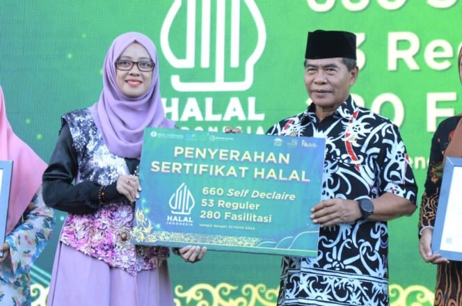 
					Gubernur Kaltara, DR. (H.C.). H. Zainal A Paliwang, M.Hum, saat menghadiri acara puncak Kashafa 2024, di Masjid Baitul Izzah Islamic Center, Sabtu (23/3) Sore.