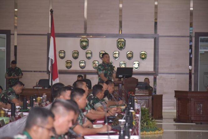 
					Resmi Di Buka, Pangdam VI/Mlw Pimpin Rapim Kodam VI/Mlw Tahun 2024

