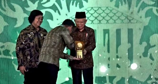 
					 Kota Balikpapan kembali mendapatkan Adipura Kencana. 