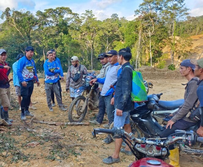 
					Kepala Desa Ba Binuang, Krayan Tengah ikut melakukan pencarian bersama pemuda dari masyarakat lokasi Desa Ba Binuang, Jumat (8/3/24)