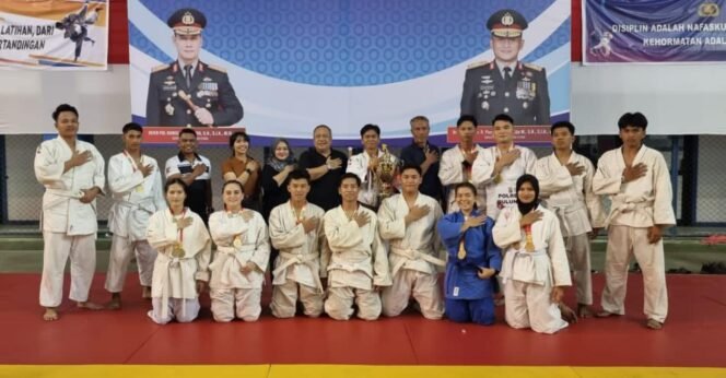 
					Tim Judo Kepolisian Resor Kota (Polresta) Bulungan meraih prestasi yang cukup gemilang dalam kejuaraan Judo Kapolda Kaltara Cup 2023, Minggu (10/3/24)
