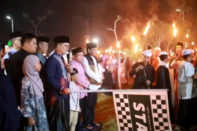 
					Ratusan peserta ramaikan pawai obor menyambut bulan suci Ramadhan 1445 Hijriah/2024 Masehi di Kabupaten Tana Tidung. Pawai dilepas secara resmi Bupati Tana Tidung Ibrahim Ali di RTH. H Joesoef Abdullah, Tidung Pale. 
