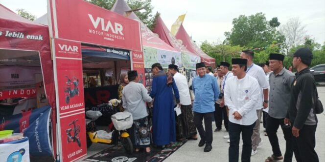 
					Asisten Perekonomian, Pembangunan dan Kesra Kota Balikpapan Andi Yusri Ramli saat berkeliling melihat pasar ramadhan