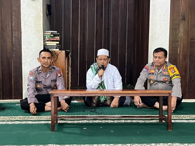 
					Polda Kaltara laksanakan Jumat curhat di Pondok Pesantren Fatimah Az-Zahra, Jumat (15/3/24)
