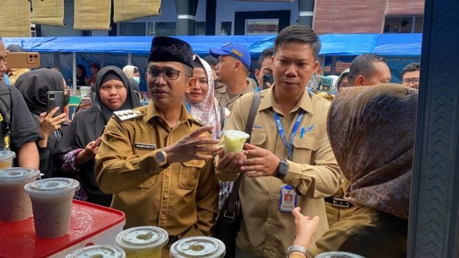 
					Walikota Balikpapan, Rahmad Mas'ud Saat Meninjau Pasar Ramadan di 2 Lokasi Ruko Bandar dan Balikpapan Permai