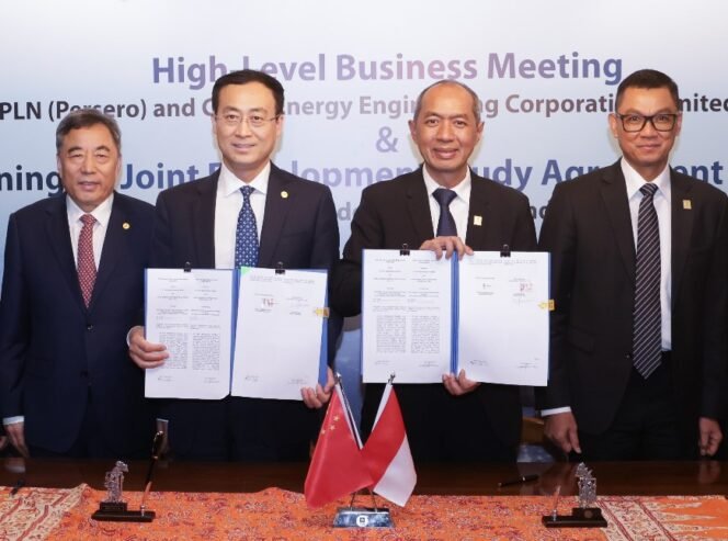 
					Dalam kesempatan tersebut, Direktur Utama PLN Darmawan Prasodjo (paling kanan) menjelaskan, sebagai pemain kunci dalam agenda transisi energi di tanah air, PLN terus menjalin sinergi dengan mitra nasional dan global untuk mengakselerasi pemanfaatan energi baru terbarukan (EBT) secara masif. Hal ini juga sejalan dengan agenda Pemerintah untuk mencapai _Net Zero Emissions_ (NZE) di tahun 2060 atau lebih cepat.