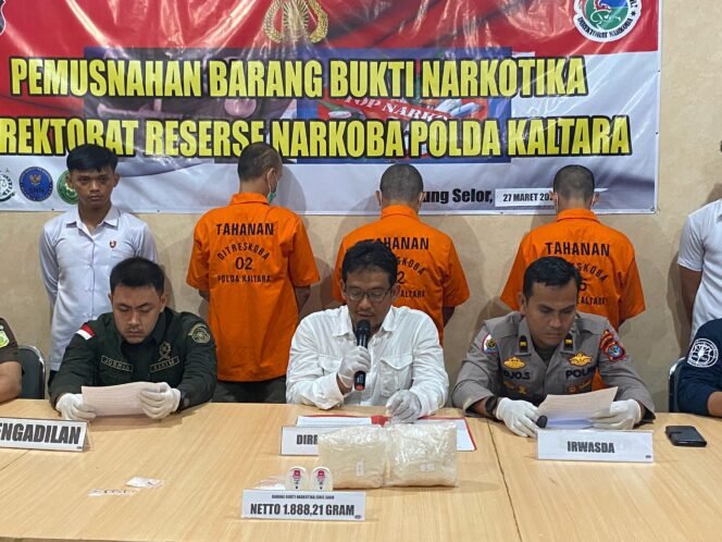 
					 Kepolisian Daerah Kalimantan Utara melalui Direktorat Reserse Narkoba Polda Kaltara, kembali menggagalkan peredaran narkotika jenis sabu. ( Rabu, 27/3/2024 ).

