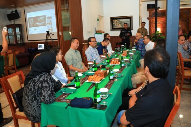 
					 Divisi Humas Polri menggelar acara buka bersama dengan pemimpin redaksi (Pemred) di kawasan Jakarta Selatan, Rabu (27/3/2024). 

