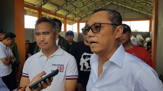 
					Politisi PDIP Deddy Sitorus bersama Mantan Wali Kota Tarakan periode 2019-2024 dr. Khairul. Foto : Fokusborneo.com
