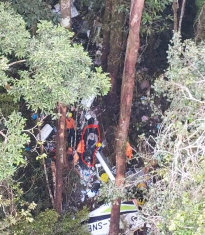 
					Korban jatuhnya pesawat Pilatus PC-6 Porter PK-SNE berhasil ditemukam Tim Gabungan dari jalur udara, Minggu (10/3/24)
