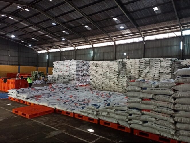 
					Gula di Gudang Bulog Kota Tarakan. Foto : Ist 