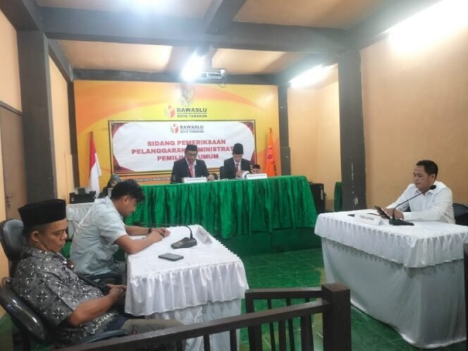 
					Sidang pembacaan putusan, dugaan pelanggaran administratif dengan terlapor EH, digelar di Kantor Badan Pengawas Pemilu (Bawaslu) Tarakan. Foto : Ist