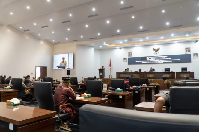 
					Gubernur Kalimantan Utara (Kaltara) DR (H.C.) H. Zainal A. Paliwang , M.Hum ketika menyampaikan Laporan Keterangan Tentang Pertanggungjawaban (LKPj) Pemerintah Provinsi Kalimantan Utara Tahun Anggaran 2023 kepada Dewan Perwakilan Rakyat Daerah (DPRD) Provinsi Kaltara, Senin (18/3/24)