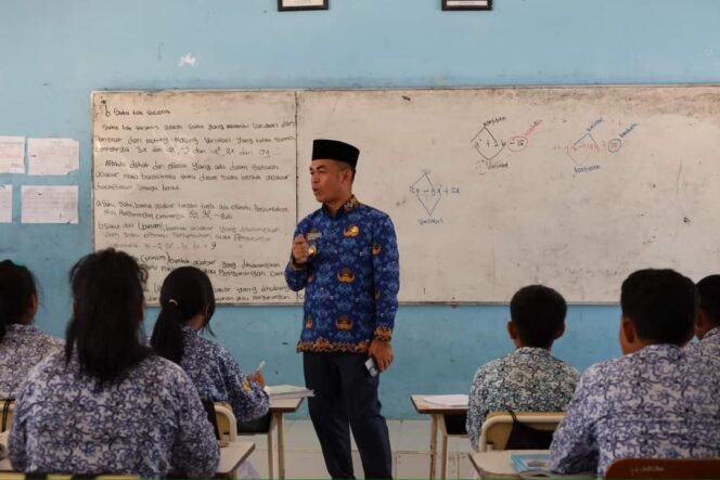 
					Pj. Wali Kota Tarakan, Dr. Bustan, S.E., M.Si., melakukan kunjungan ke SMP Negeri 6 Tarakan, yang terletak di Juwata Laut, pada Rabu (17/4/24). 
