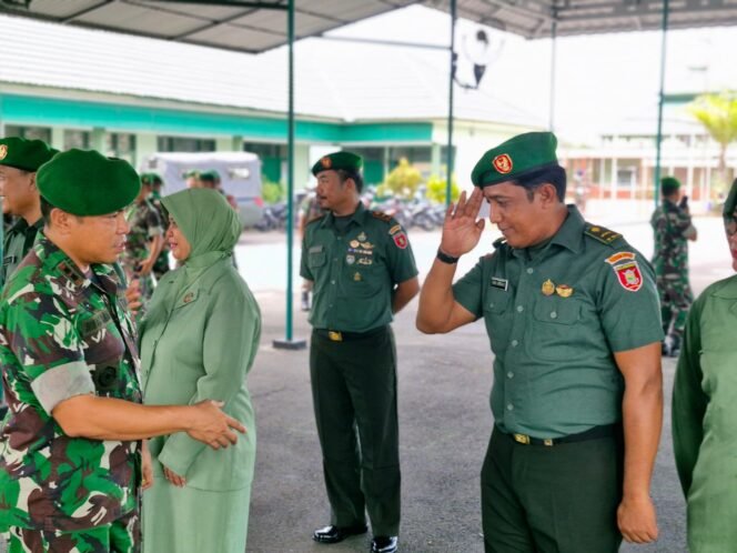 
					Kenaikan pangkat tersebut ditandai dengan Pelaksanaan Upacara Corp Raport di Lapangan Makodim 0907/Trk yang dipimpin langsung oleh Dandim Letkol Kav Jhon.B.C Simarmata,M.Han.,
Senin(01/04/24).