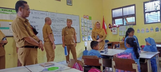 
					Penjabat Walikota Tarakan Bustan didampingi Asisten, Kepala OPD, Kabag Organisasi sekaligus sekretaris DP Korpri Tarakan melaksanakan inspeksi mendadak (Sidak) pegawai di lingkungan Pemerintah Kota Tarakan, Selasa (16/4/2024) pagi.

