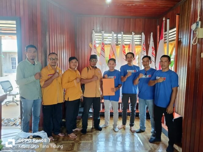 
					Kawan Ibrahim Ali Ambil formulir Penjaringan Kepala Daerah di Partai Hanura 